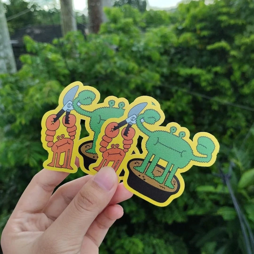 Cetak Stiker Vinyl Premium Maxdecal Tinta UV Gell 8 Warna Potong Diecut